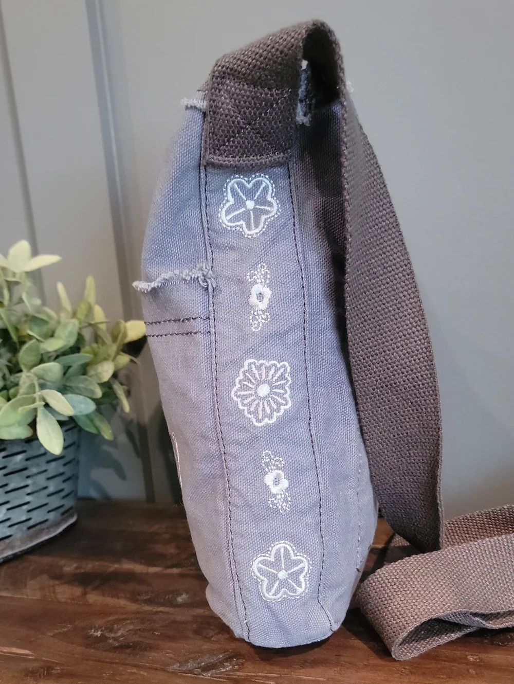 Thirty-one Be Happy Crossbody